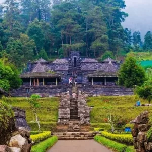 Keajaiban Arsitektur di Candi Cetho: Membongkar Misteri di Karanganyar