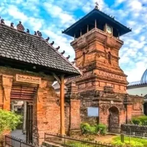 Destinasi Wisata Kudus yang Menaawarkan Perpaduan Unik Budaya & Sejarah