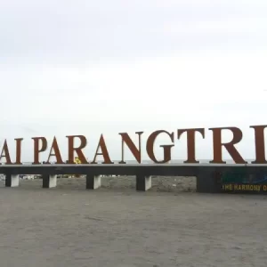Fakta dan Sejarah Pantai Parangtritis Yogyakarta